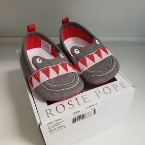 Rosie Pope I See You crib shoes 3-6 month